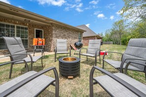 Gather with friends and family in our spacious backyard, equipped with six lawn chairs, a smokeless fire pit for cozy Alabama nights, and a Weber charcoal BBQ grill for delicious meals. Enjoy games like GIANT Jenga, cornhole, Jumbo Pong, Bean Bag Toss, and ladder toss for the kids.