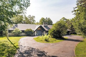 Sprawling 6500sqft luxury home