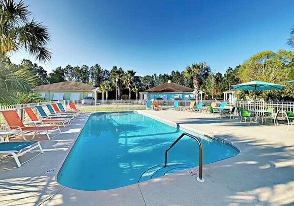 Sprakling Pool