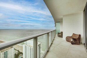 Private Balcony | Beach & Skyline View