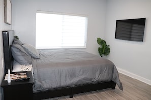Queen size bed.