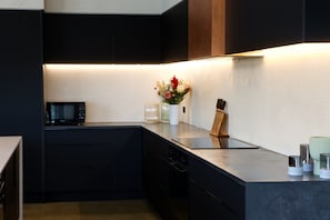 Kitchen bench - 90cm induction hob and underbench oven