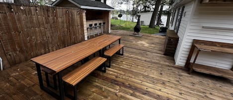 Outdoor tiki bar!