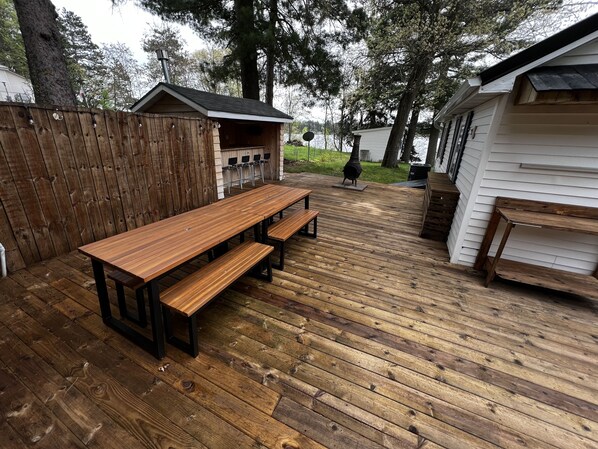 Outdoor tiki bar!