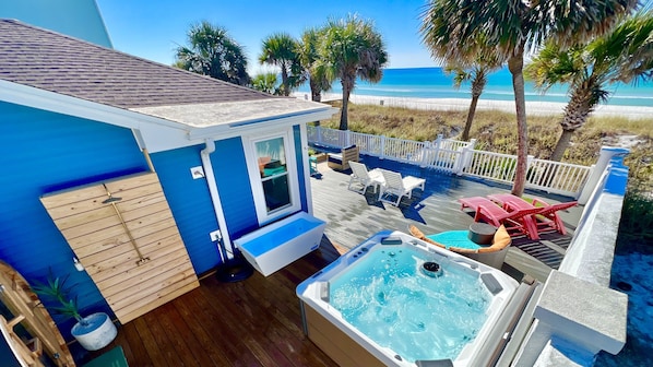 Aloha Beach House retreat 🔥Hot Tub  🥶Cold Plunge, Sauna, Putting green&Corn hole