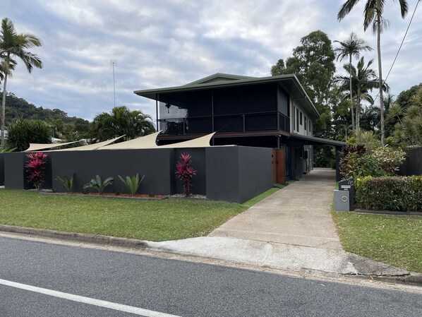 Front view of property