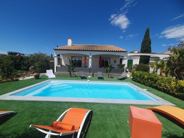 Maison individuelle de plain pied avec piscine 