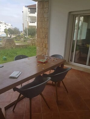 Outdoor dining