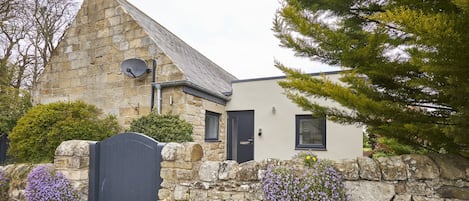 The Lodge, Warkworth - Host & Stay