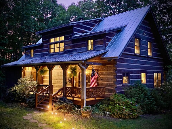 Guests describe the 1789 House as warm, enchanting, and luxurious