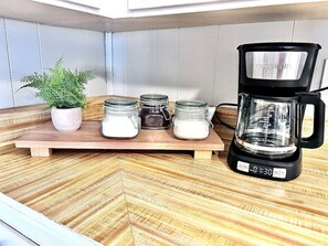 Kaffee und/oder Kaffeemaschine