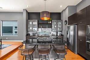 Embrace your inner chef in this stylish, fully equipped culinary haven!