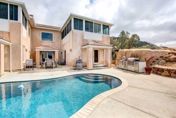 Ramona Vacation Rental | 4BR | 3.5BA | 2,900 Sq Ft | Step-Free Access