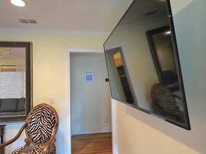 Living Room Area/ Smart TV/ Cable