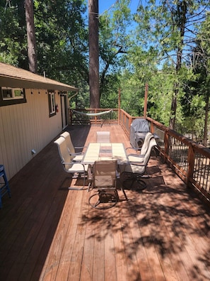 Relax, nap, dine, grill, or watch the deer and turkey wander by on the deck