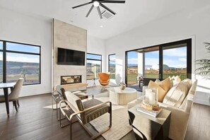 Upstairs Living Room (1)
