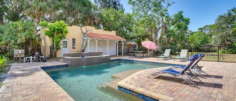 Sarasota Vacation Rental | 3BR | 2BA | 1,684 Sq Ft | 2 Steps Required to Enter