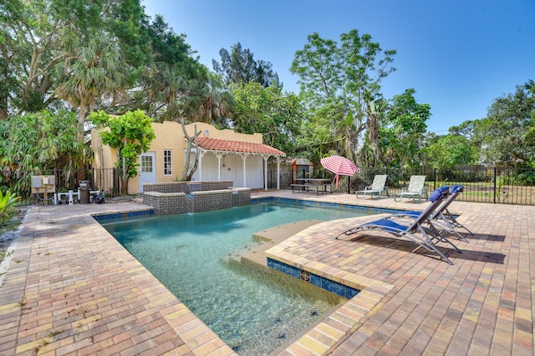 Sarasota Vacation Rental | 3BR | 2BA | 1,684 Sq Ft | 2 Steps Required to Enter