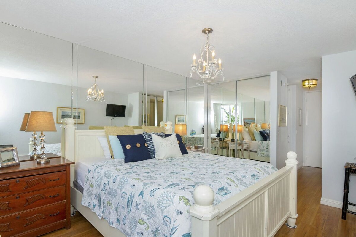 Northcoast Village Impeccable Unit with both Ocean and Harbor views