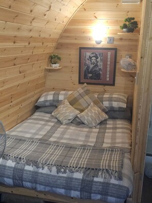 Comfy double bed. 