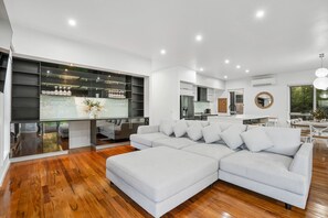 Downstairs lounge & bar