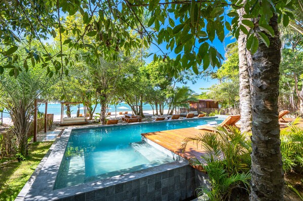 Infinity pool