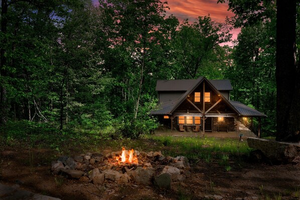 Discover the beauty of the great outdoors and create unforgettable memories with loved ones in this rustic cabin.