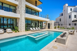 Private Pool & Hot Tub