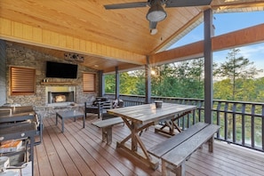 Covered upper deck with ample seating for all guests to enjoy meals or relax by the fire place. 

A Blackstone grill is included to allow guests to enjoy the lake and outdoors while entertaining. 