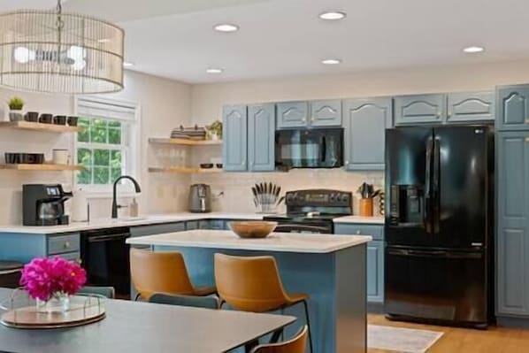 Fully equipped kitchen with coffee and tea bar to include individual pod/drip coffee maker combo