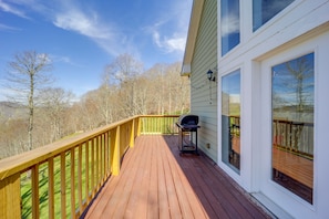 Deck | Gas Grill | Mountain View