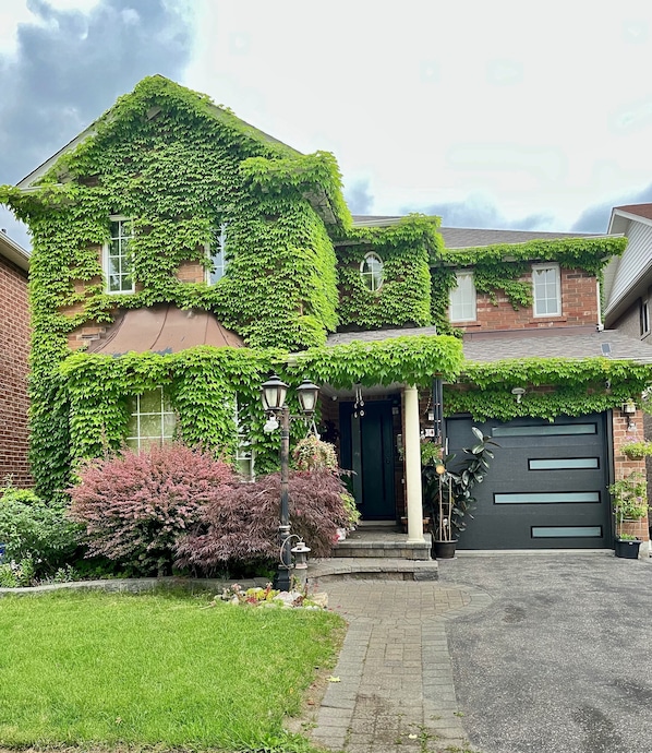 Front view of the house. 