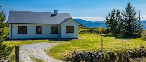 Lakeview Waterville Holiday Home, Waterville, Co. Kerry | Coastal Self-Catering Holiday Accommodation Available in Waterville, County Kerry