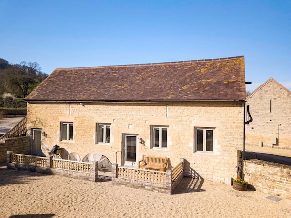 Beautiful Cotswold stone farm building recently renovated. With a large patio.