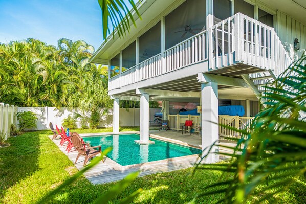 Tree Top Bungalow - Anna Maria Vacations