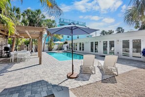 Poolside Loungers