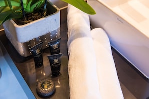 Bathroom amenities