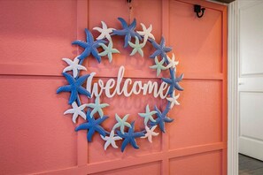 Bright and cheerful with starfish decor, inviting you to start your adventure!