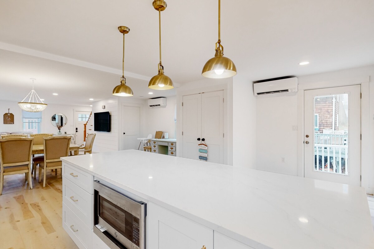 Coastal retreat steps to the beach with smart TVs, desk, grill, children’s items