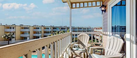 This balcony overlooks one of the 2 complex pools ---- with AHHHH Ma-zing views to the gulf as well.