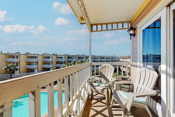 This balcony overlooks one of the 2 complex pools ---- with AHHHH Ma-zing views to the gulf as well.