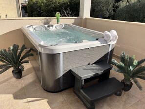 Bain à remous extérieur