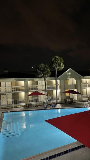 Poolside Room Two Queen Beds image 5