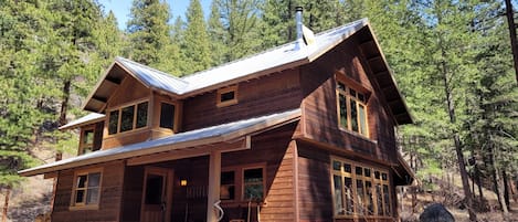 Welcome to Snowberry Cabin!