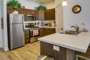 Kitchen | Equipped w/ Cooking Essentials