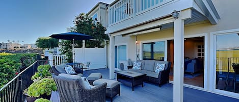 Beautiful back Patio deck with scenic views of downtown sky line and sea world fireworks