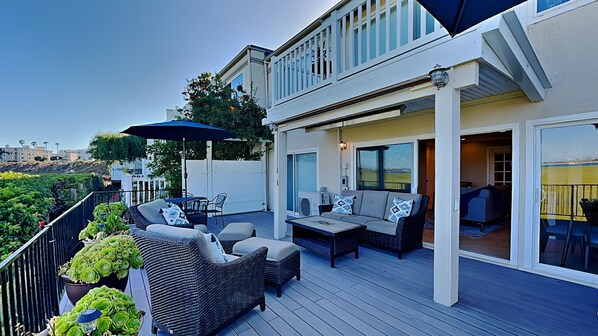 Beautiful back Patio deck with scenic views of downtown sky line and sea world fireworks