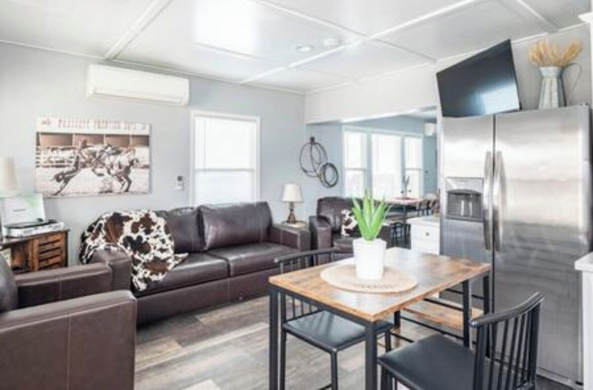 The Horseshoe Hideaway – 2 minutes to Downtown Prescott and Whiskey Row!