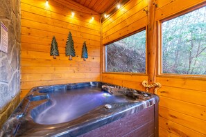 Unwind in a private hot tub within a screened-in porch & ambient lighting!