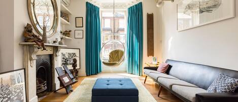 The City Singer - 3 Bedrooms with Garden in Hammersmith (3389)